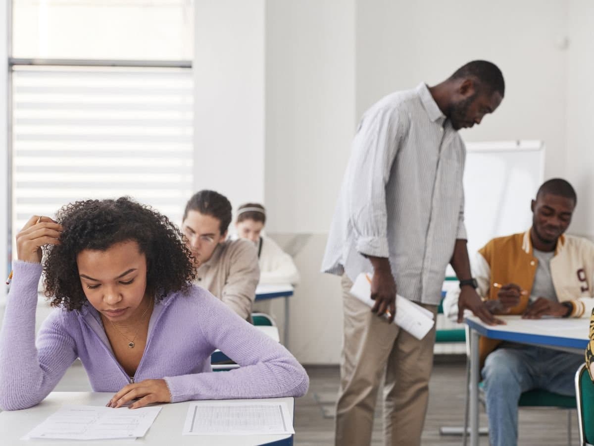 Estudantes da turma preparatória para o ENEM